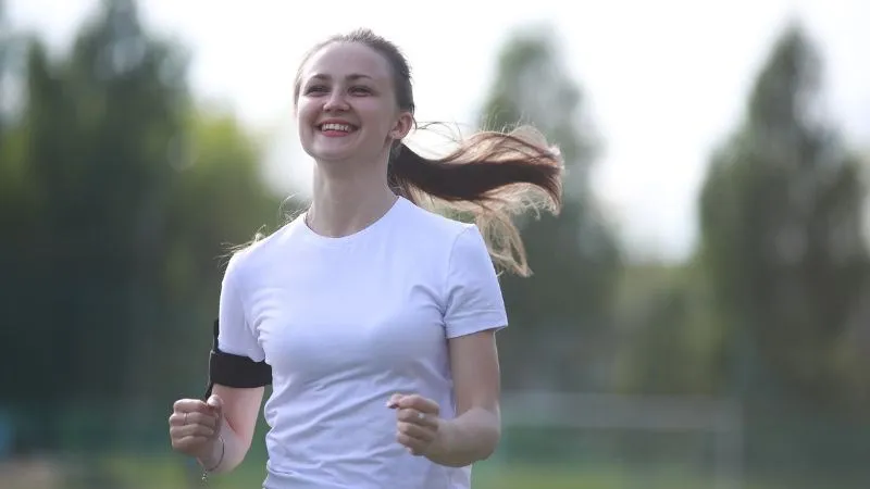 Massage da đầu kích thích vi tuần hoàn máu là cách làm tóc nhanh dài hiệu quả