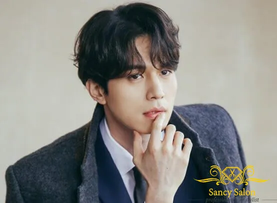 Kiểu tóc nam hai mái dài uốn lơi nhẹ, vẻ ngoài thư sinh, thanh lịch