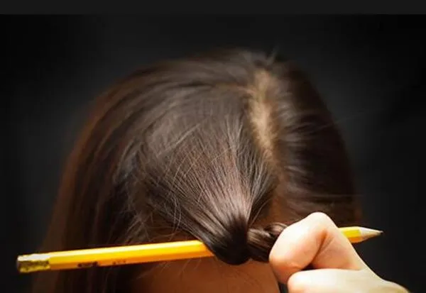 Minh họa cách làm tóc xoăn nam bằng bút chì và gel, mẹo tạo kiểu lọn nhỏ