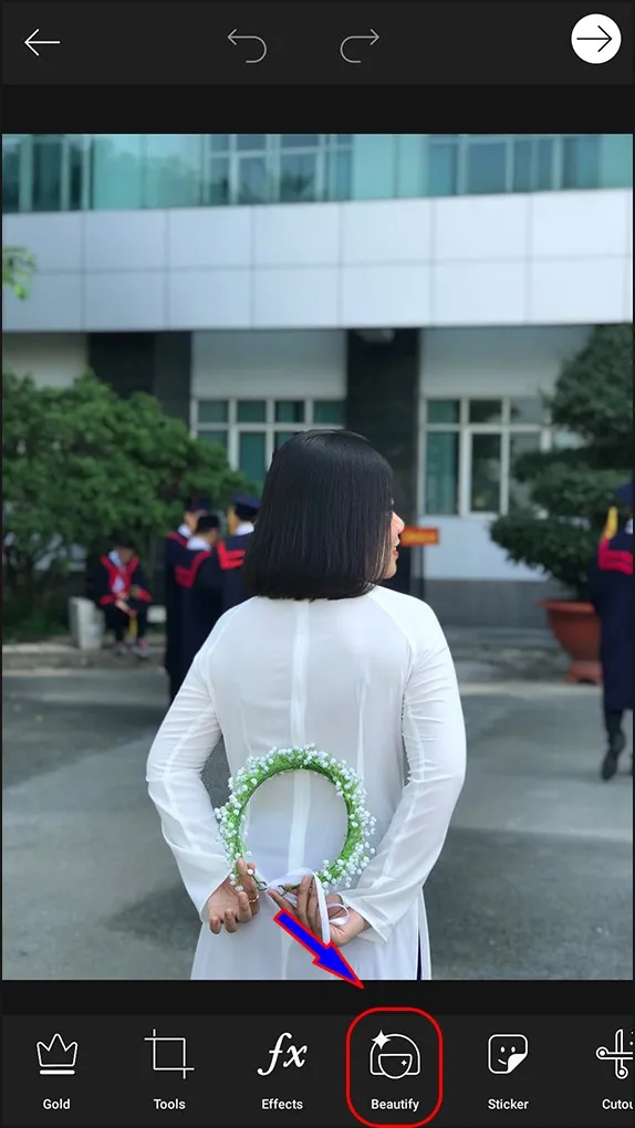 Người dùng đang chọn công cụ Beautify trong giao diện chỉnh sửa ảnh PicsArt