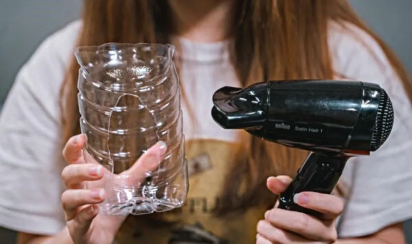 Làm xoăn tóc với chai nhựa