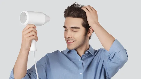 Gội Đầu Và Sấy Khô Tóc Giúp Keo Vuốt Tóc Bám Chắc Hơn