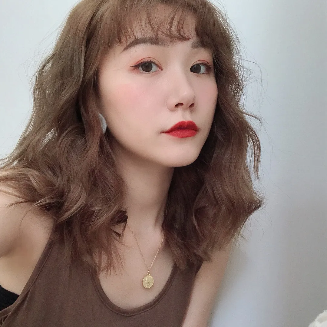 Tóc xoăn khỏe và sáng là lựa chọn hoàn hảo cho phong cách nữ tính