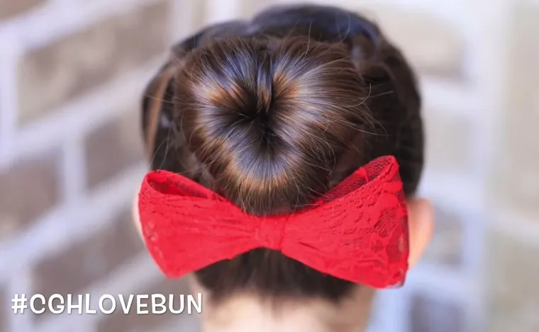 Kiểu tóc búi trái tim duyên dáng, lãng mạn cho mái tóc dài