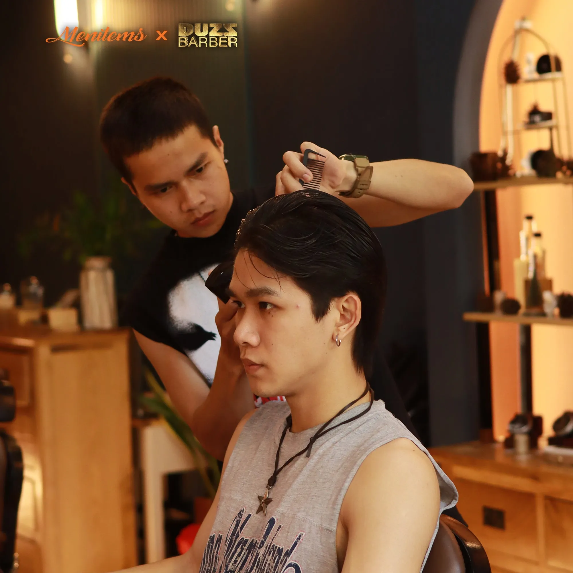 Sử dụng máy sấy để định hình nếp tóc trước khi dùng sáp, bí quyết để giữ nếp lâu