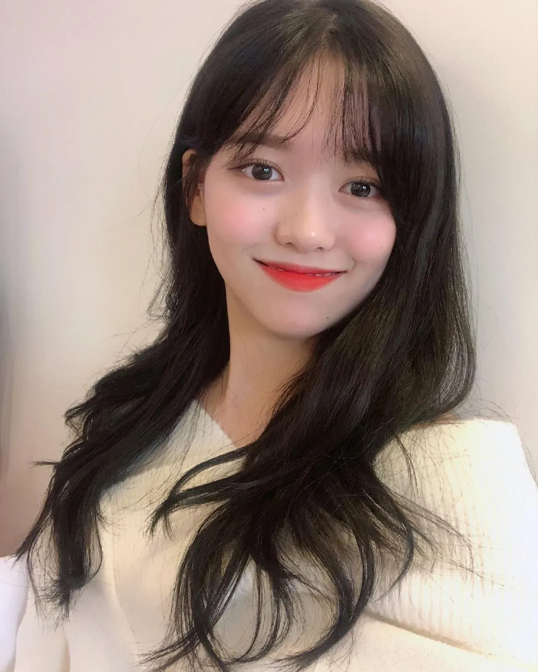 Tóc mái thưa tỉa layer phù hợp khuôn mặt tròn