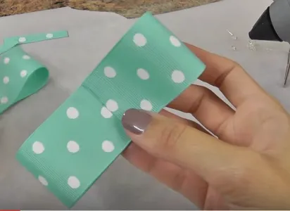 Làm tương tự với 1 mảnh vải khác