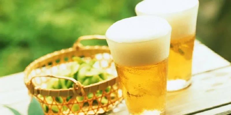 Sử dụng bia làm nước xả tóc để bổ sung protein và Vitamin B