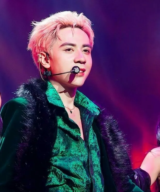 Tóc nam nhuộm highlight màu sáng trên nền tóc tối