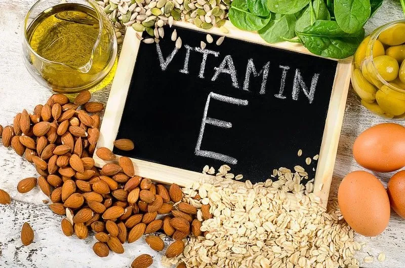 Bổ sung vitamin E và các dưỡng chất thiết yếu thường xuyên để nuôi dưỡng tóc