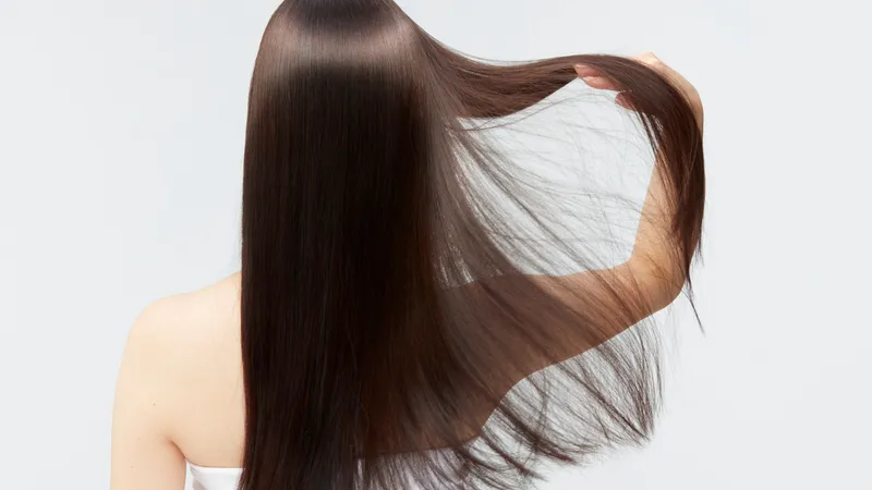 Thực Hiện Cách Gỡ Tóc Rối Bằng Tay Theo Từng Phần Nhỏ