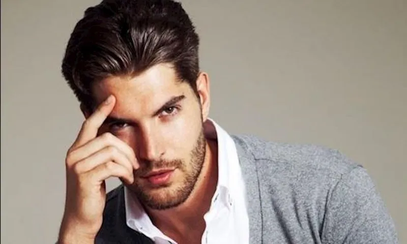 Nam giới chăm sóc tóc bằng tinh dầu bạc hà, tạo cảm giác sảng khoái