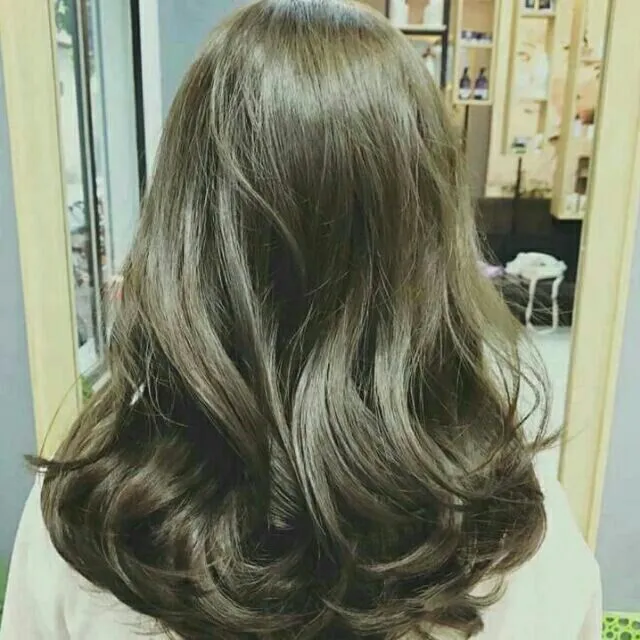 Quy trình tẩy màu tóc nhuộm vàng chuyên nghiệp tại salon