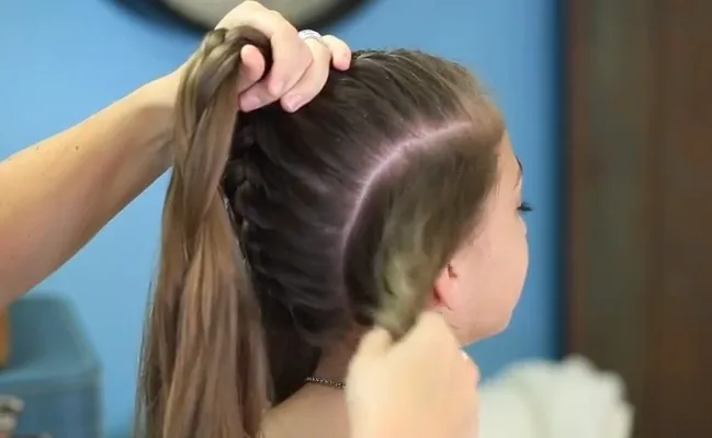 Mô tả cụ thể nội dung hình bằng tiếng Việt, tối đa 125 ký tự