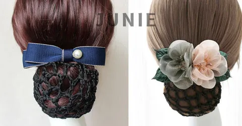 Nhân viên làm việc trong môi trường chuyên nghiệp thường búi tóc bằng kẹp lưới