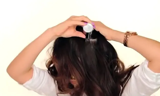 Áp dụng bột tóc để hỗ trợ kỹ thuật đánh rối chuyên nghiệp