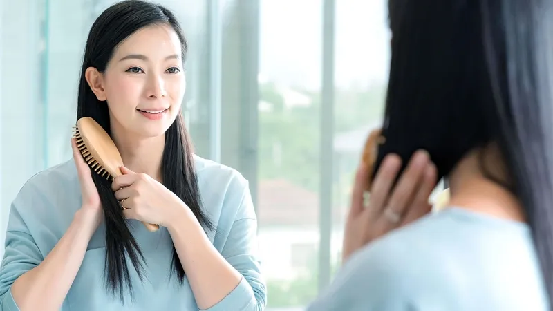 Tóc có cấu tạo gồm 3 lớp là biểu bì, lớp giữa và lớp tủy