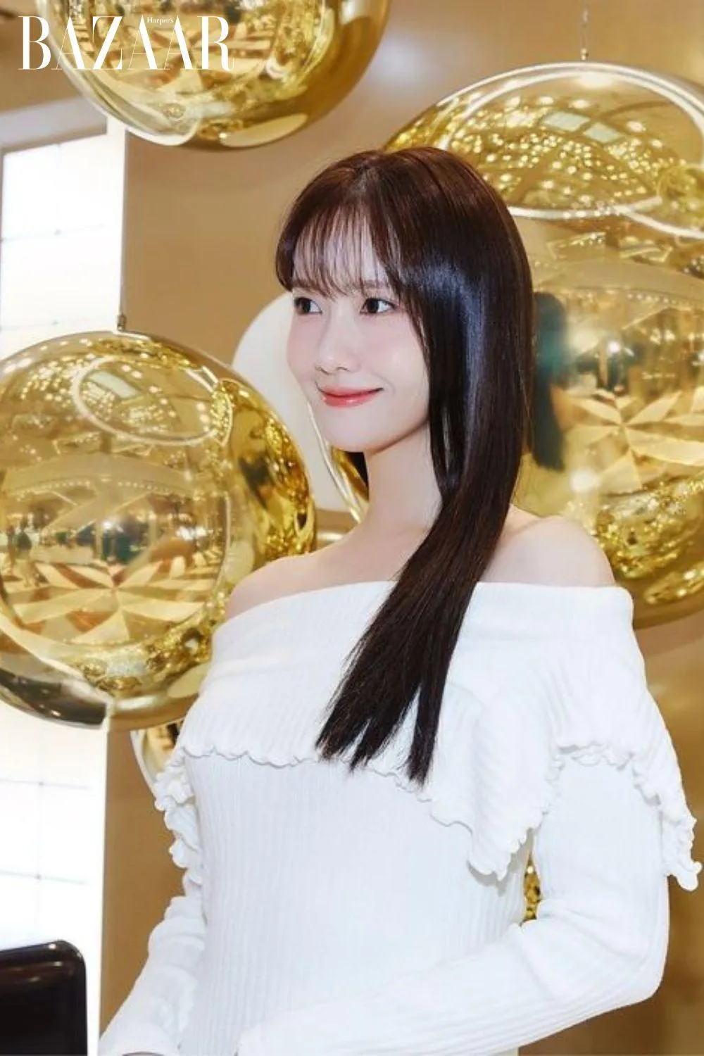 Diễn viên Yoona (SNSD) sử dụng kết hợp nhiều loại lô cuốn với kích cỡ khác nhau để mái tóc mềm mại và bồng bềnh hơn