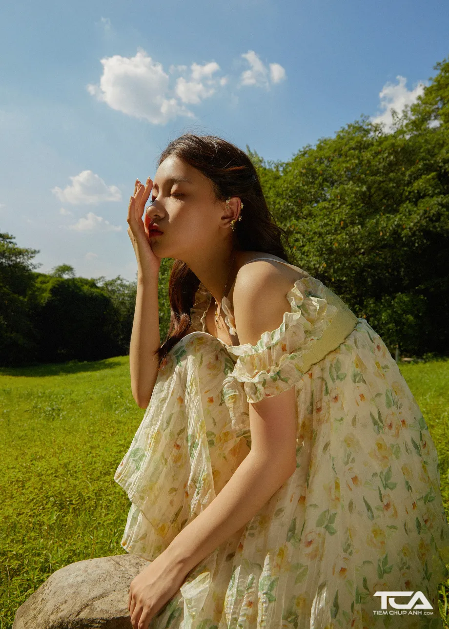 Mẫu allintitle:cách làm tóc chụp ảnh kỷ yếu với kiểu tóc tết vương miện nhẹ nhàng