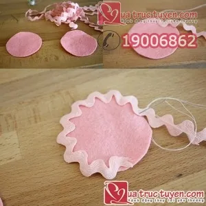 Bộ dụng cụ làm hoa kẹp tóc bao gồm ruy-băng, vải dạ, kim chỉ và các hạt trang trí