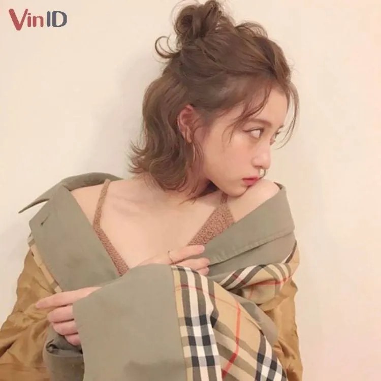 Kiểu Tóc Búi Nửa Đầu Đáng Yêu