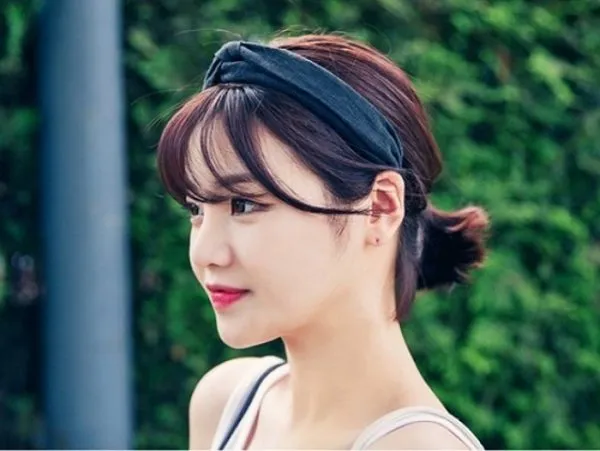 Sử dụng lô cuốn tóc để giữ nếp tóc ngắn không bị vểnh khi ngủ