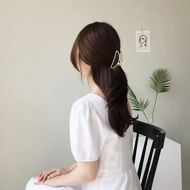 Sử dụng kẹp tóc thời trang cố định tóc nửa đầu - Ảnh 3