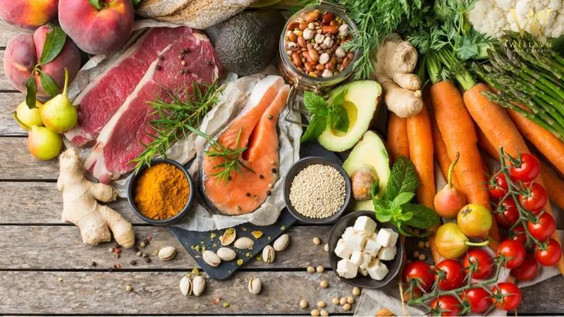 Chế độ ăn uống dinh dưỡng giúp tóc không bị xoăn cong