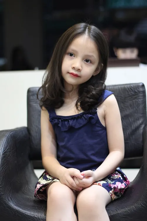 Cách làm tóc xoăn trẻ em bằng lô cuốn an toàn tại nhà