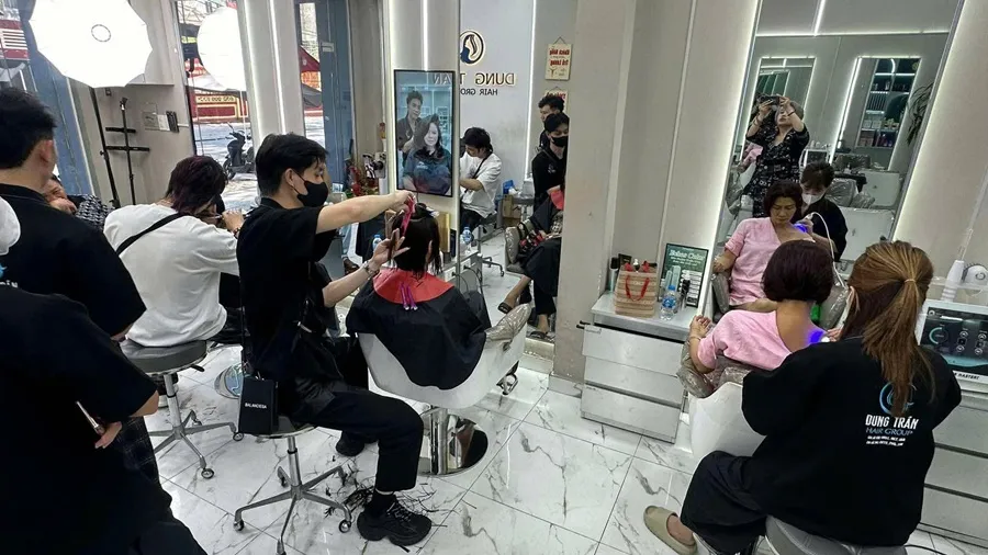 Cách tỉa mỏng tóc tém để giữ dáng và độ bồng bềnh