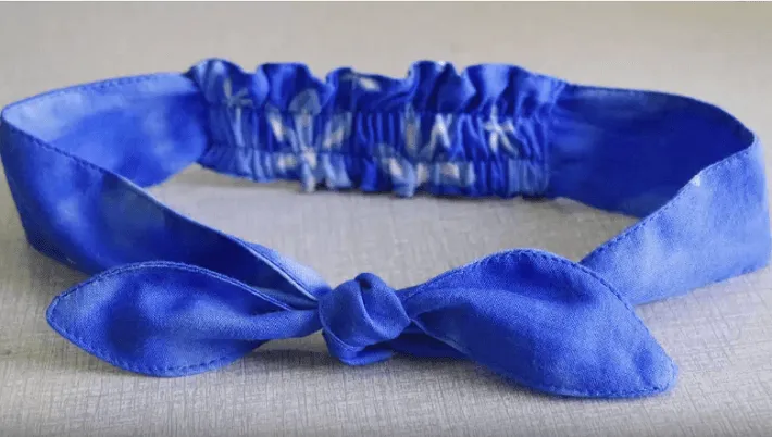 Bờm tóc bọc vải handmade với chi tiết đính hạt ngọc trai thanh lịch