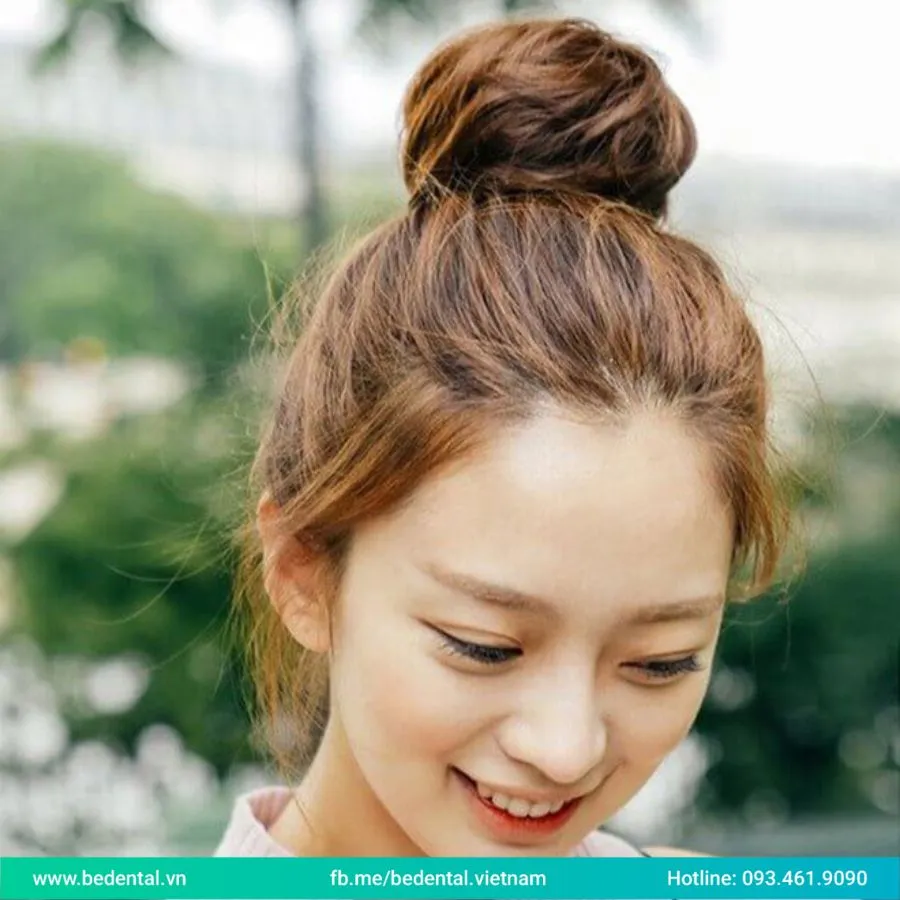Cách búi tóc hai bên thấp Hàn Quốc dễ thương cho tóc dài