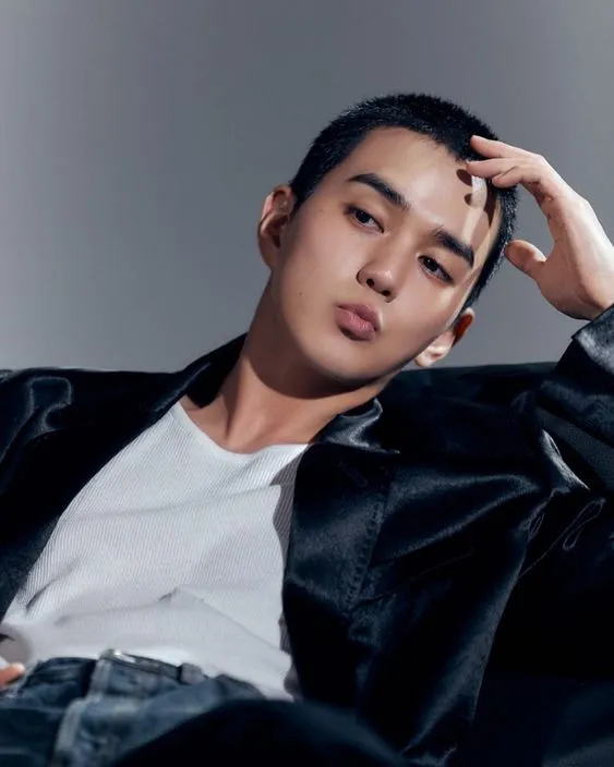 Buzz Cut với độ dài khác nhau giữa đỉnh và hai bên