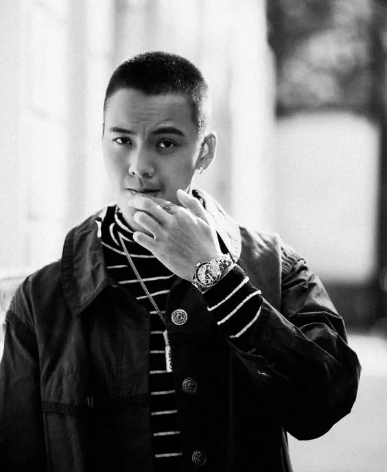 Kiểu Buzz Cut với đường kẻ nghệ thuật tinh tế