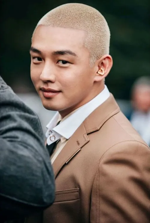 Buzz Cut gọn gàng với đường cạo Line-Up sạch sẽ