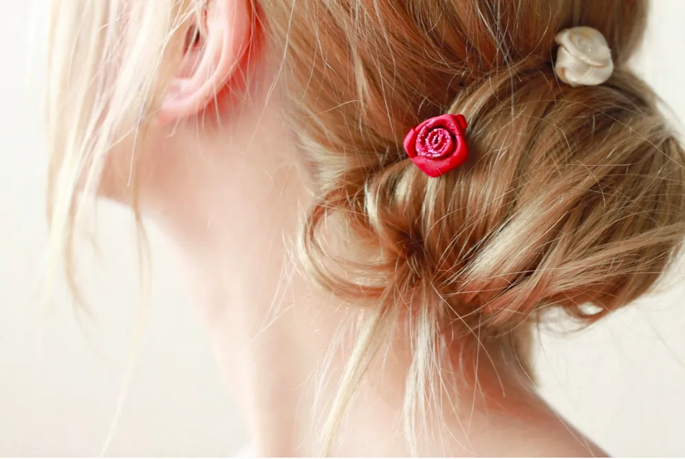 Biến thể búi tóc thấp đơn giản, độc đáo