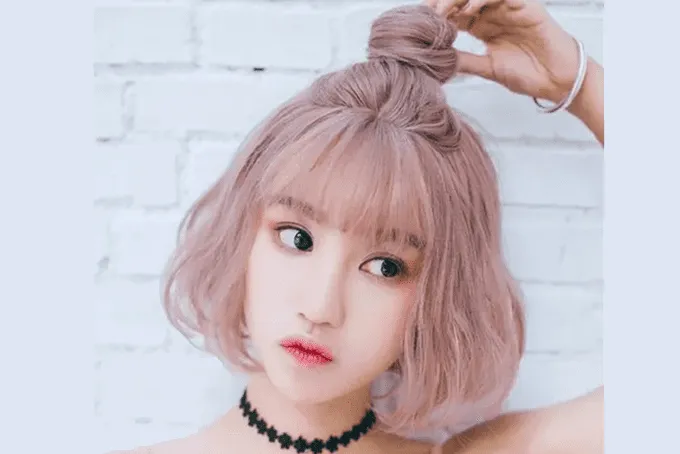 Bí quyết búi tóc ngắn nửa đầu kiểu củ tỏi đơn giản, tạo độ phồng tự nhiên