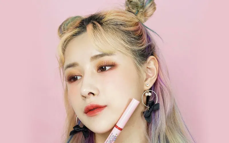 Cách búi tóc hai bên nửa đầu cá tính và gọn gàng cho học sinh