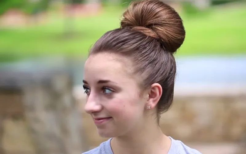 Hướng dẫn cách búi tóc học sinh kiểu cánh quạt thanh lịch