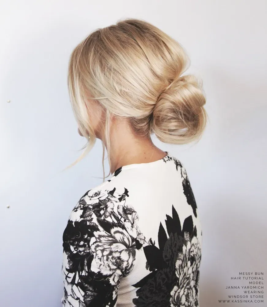 Hướng dẫn chi tiết từng bước tạo cách búi tóc messy tự nhiên