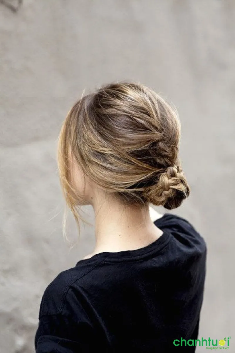 Kiểu búi tóc nửa đầu cho tóc ngắn ngang vai nổi bật
