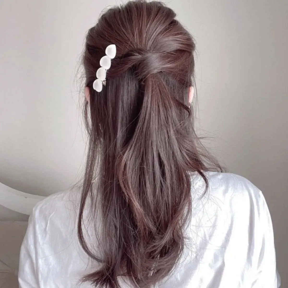 Kiểu tóc buộc nửa đầu dễ thương cho tóc mỏng