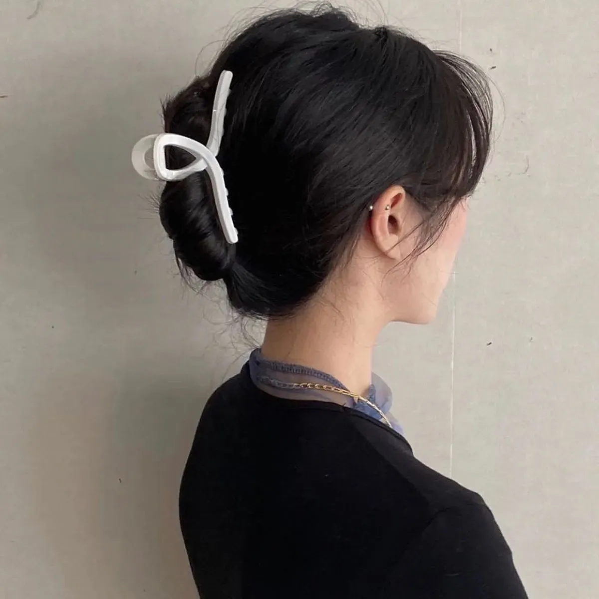 Kỹ thuật kẹp càng cua tăng độ bồng bềnh cho mái tóc