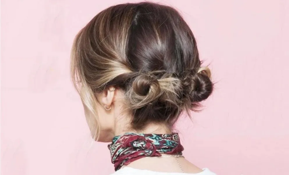 Mẹo buộc tóc ngang vai thấp đơn giản cho vẻ ngoài thanh lịch