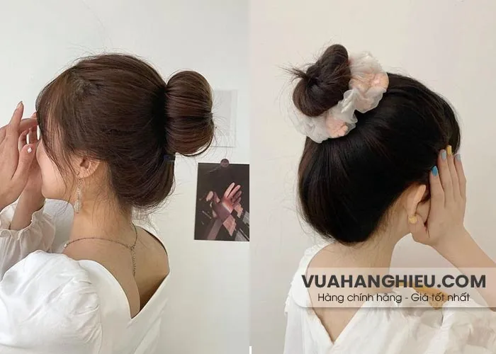 Cô gái tóc ngắn buộc củ tỏi nửa đầu, tạo vẻ ngoài trẻ trung và đáng yêu