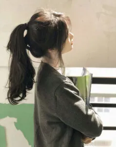 Tóc buộc đuôi ngựa chỉ mất 1 phút để tạo kiểu