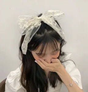 Phụ kiện nơ giúp bạn trở nên nữ tính hơn