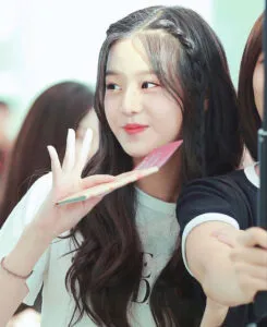 Tóc thắt bím phần mái dành cho học sinh đi học