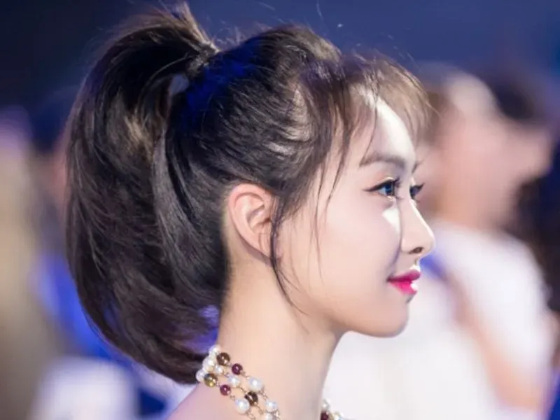 Buộc tóc đuôi gà cao