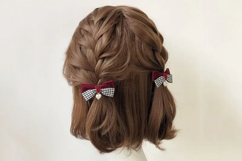 Kiểu tóc tết hai bên đang được các cô nàng theo đuổi phong cách trẻ trung